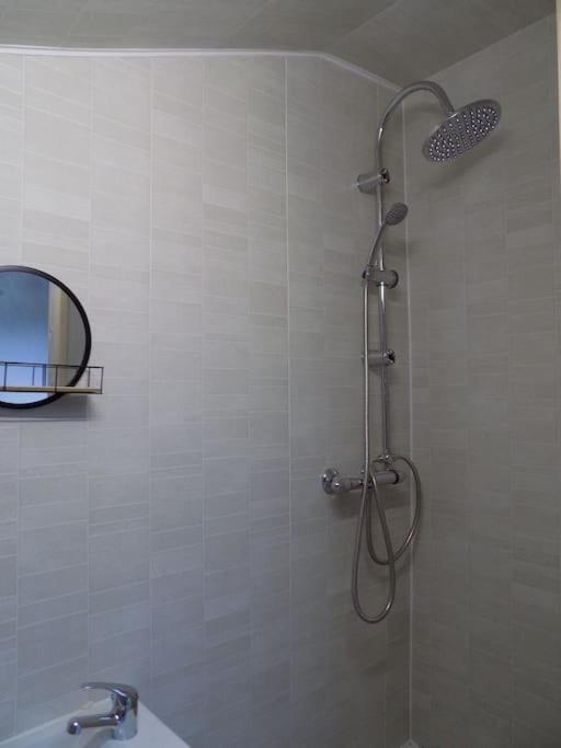Vue Du Jardin Apartamento Les Adjots Exterior foto